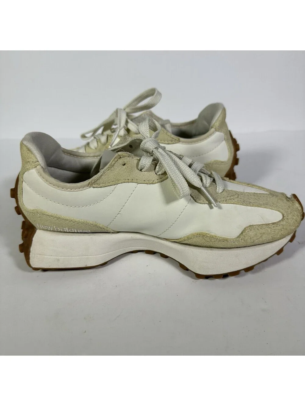 New Balance 327 Women’s 6.5 Sneakers White Tan WS327NAD Toe Damage Flaw